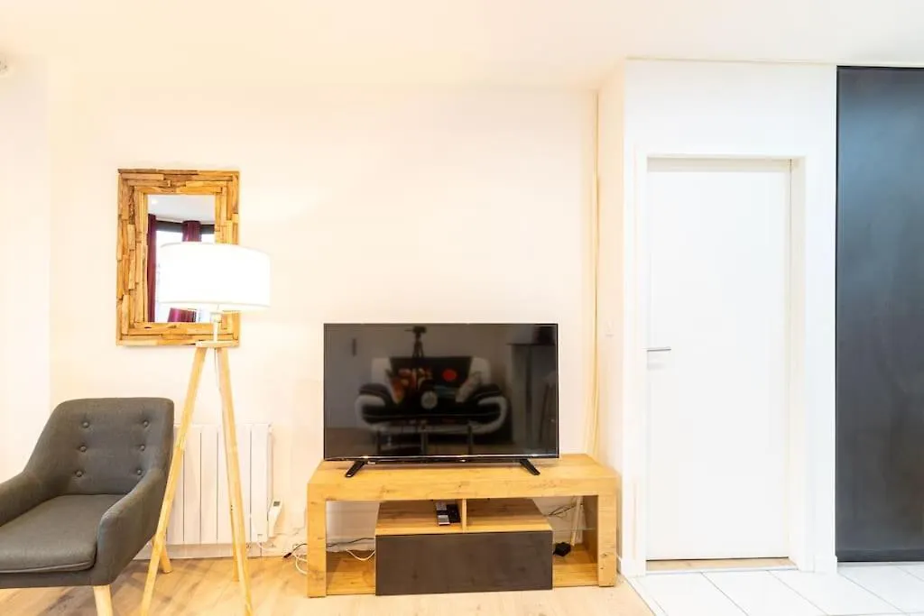 Zenbnb / L'Exploreur / 2 Min. Tram / Centre-Ville Annemasse Apartment