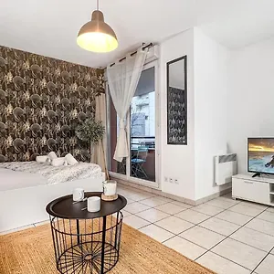 Homey Wild - Proche Gare Et Tram - Proche Centre - Balcon Prive - Parking Prive - Wifi Gratuit Annemasse